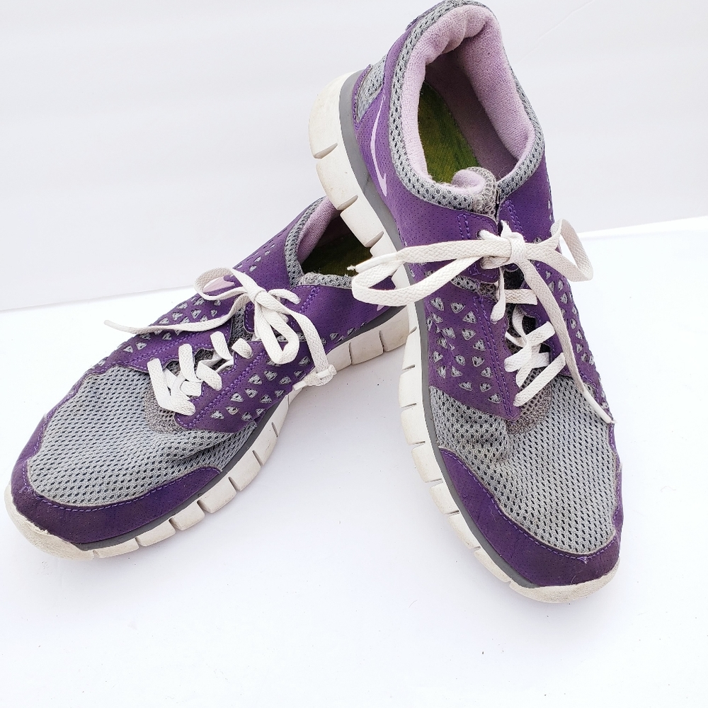 NIKE FREE RUN WOMEN'S SNEAKERS SIZE 7.5